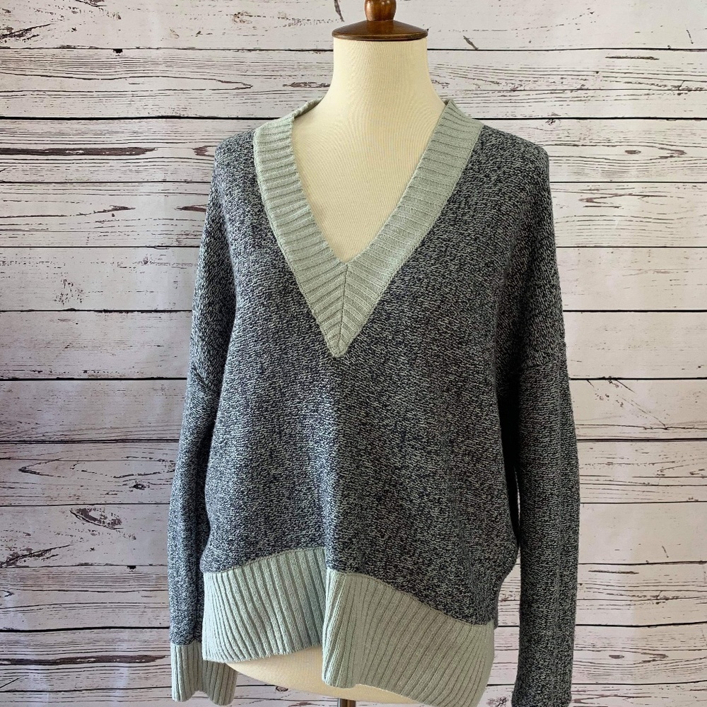 Silence and Noise Blue Grey V Neck Sweater Sz S